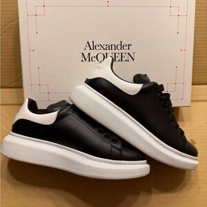 Alexander McQueen Oversized Leather Platform Sneakers, Black+ White, Mens 9.5